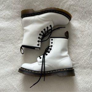 Dr. Martens💛Price Drop! White